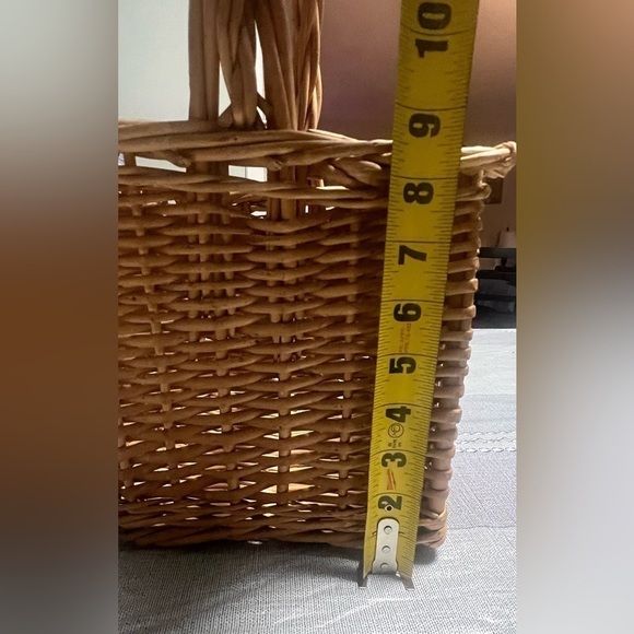 Vintage Wicker wine basket or picnic basket, fits four bottles! - Picture 5 of 6